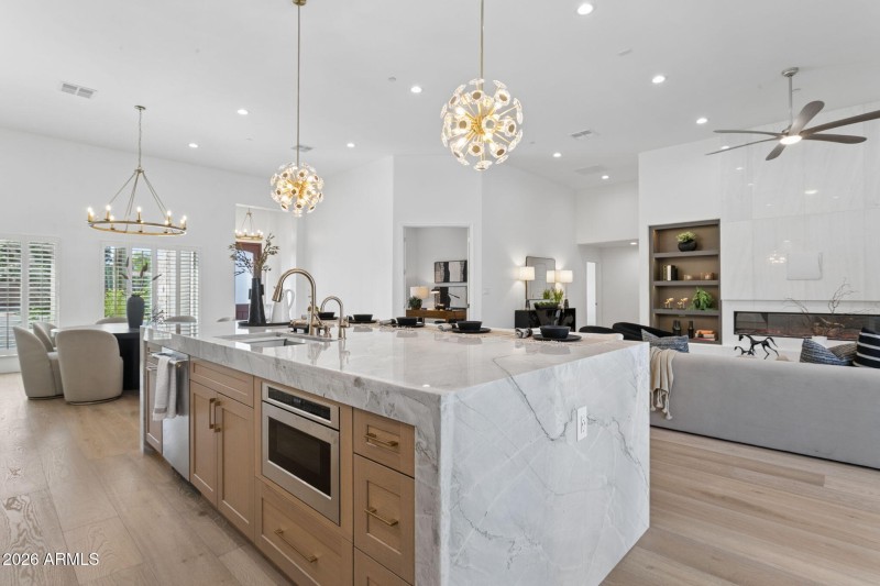 9-web-or-mls-8713-n-80th-pl