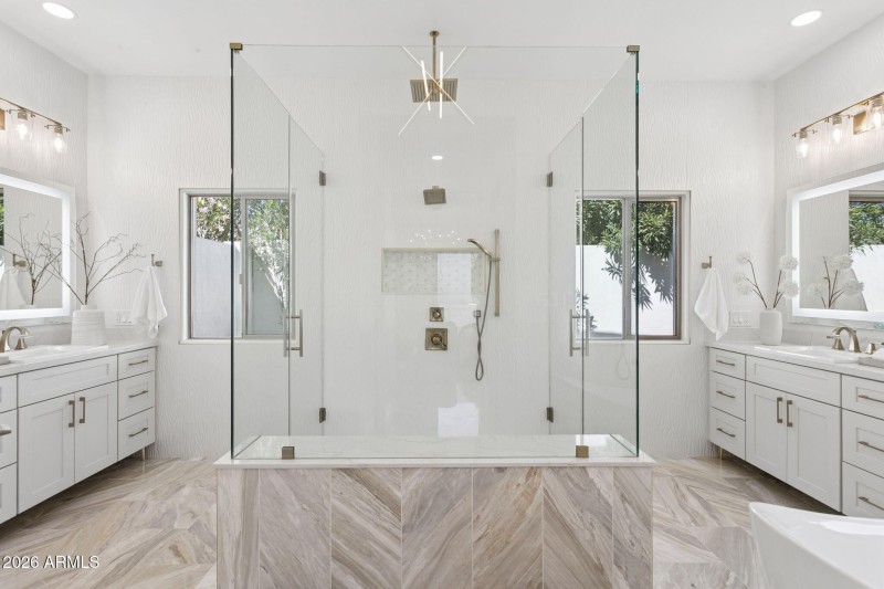 20-web-or-mls-8713-n-80th-pl