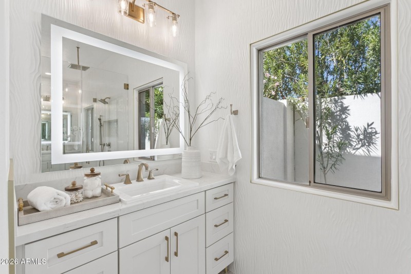 21-web-or-mls-8713-n-80th-pl