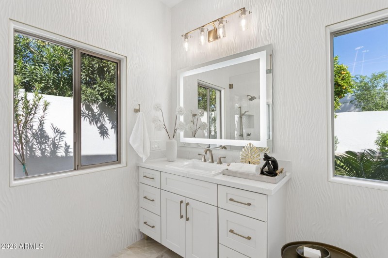 22-web-or-mls-8713-n-80th-pl