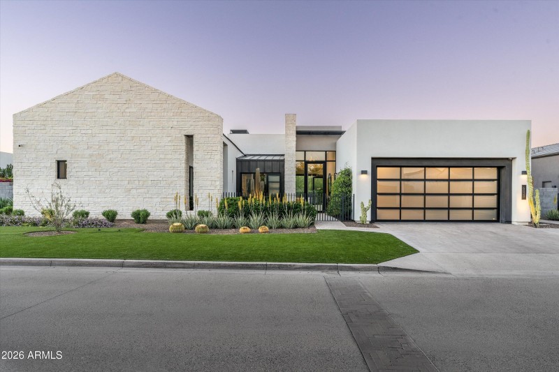 01-6838 E Joshua tree ln (1 of 38)