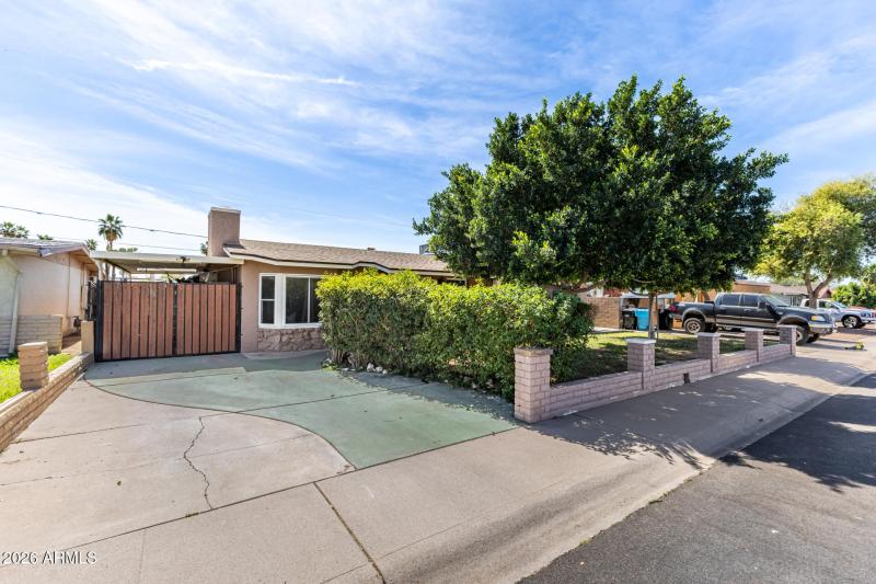 Surrey side drve and RV gate