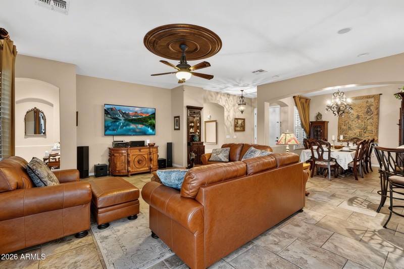 9-web-or-mls-39E Dubois Ave