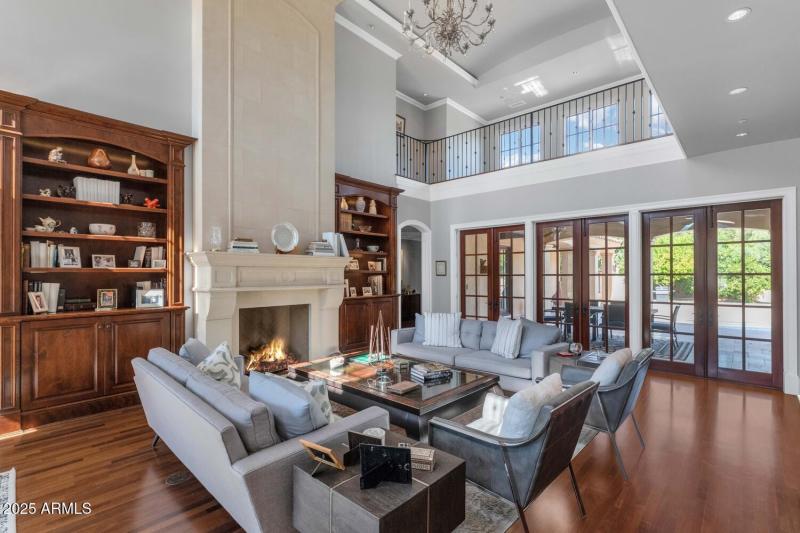 6032 E Lincoln Dr-large-010-032-TOD0355-