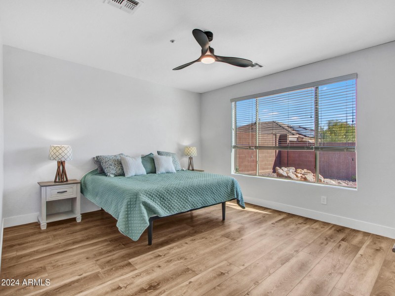 07-Master bedroom (1)