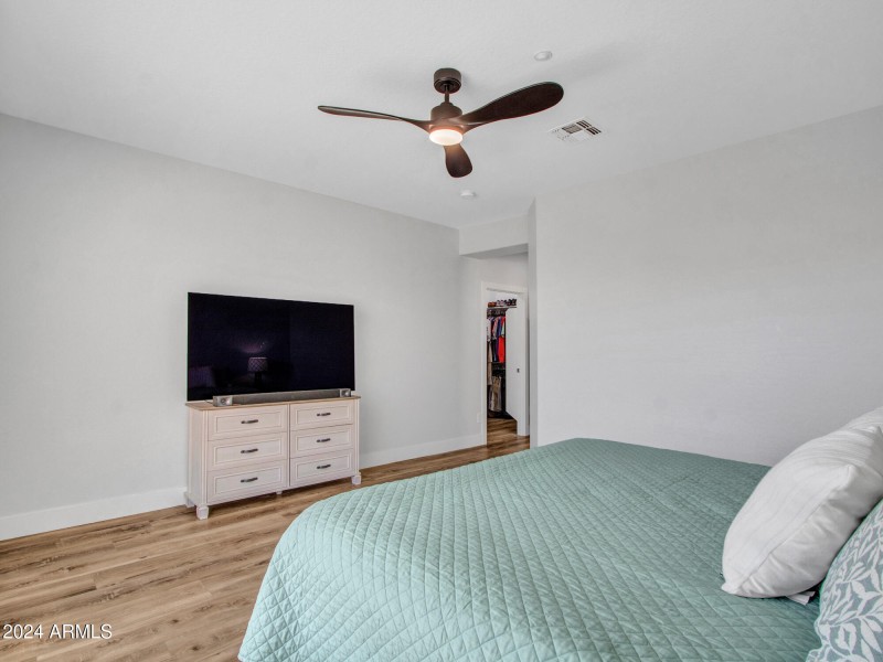 07-Master bedroom (3)