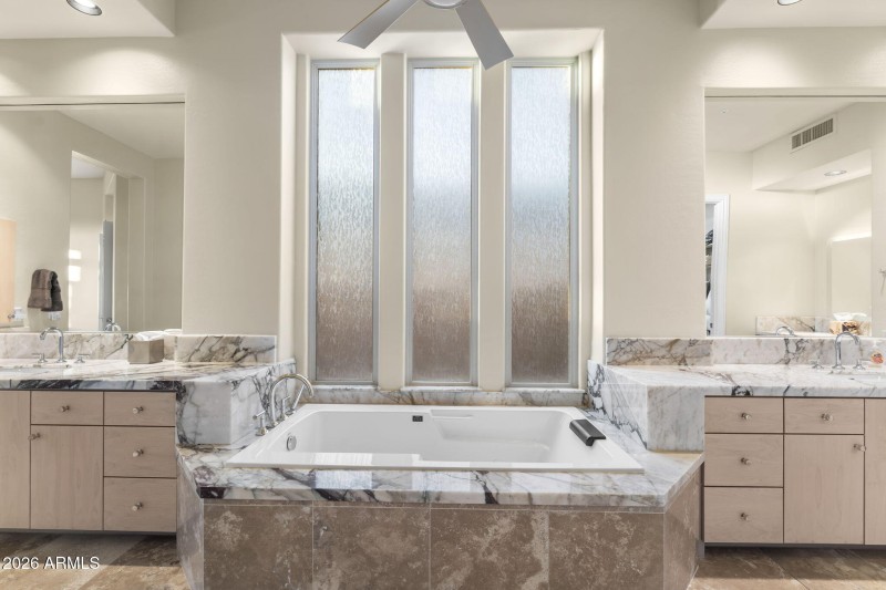 Spacious Jetted Soaking Tub