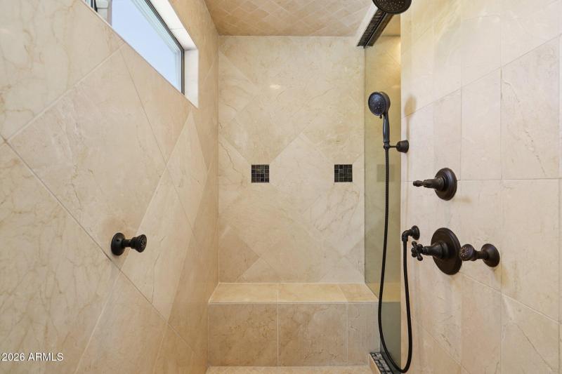 8-web-or-mls-E Solano Dr-L1703-008