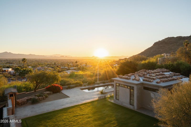 Guest House/Pool/Yard