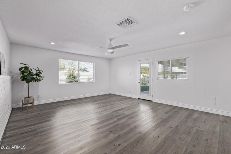 Large Family/Dining Room