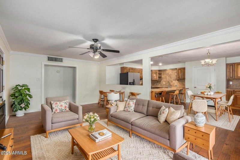 20230903231612261210000000-o - Living Ro