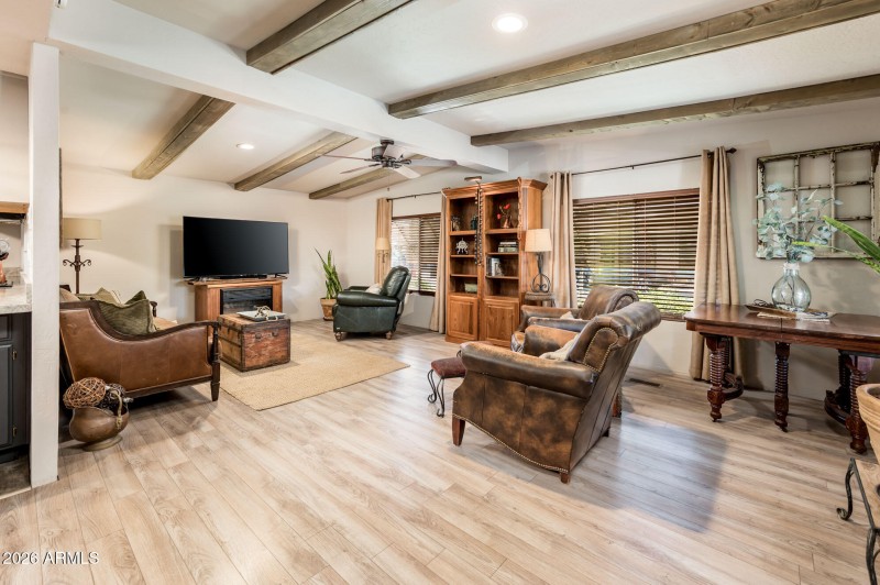 3508 E Beverly Ln - MLS-10