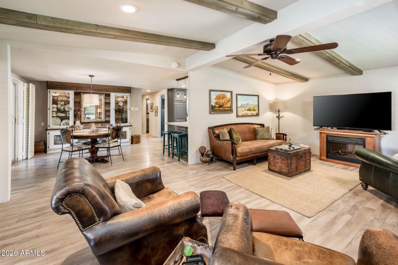 3508 E Beverly Ln - MLS-11