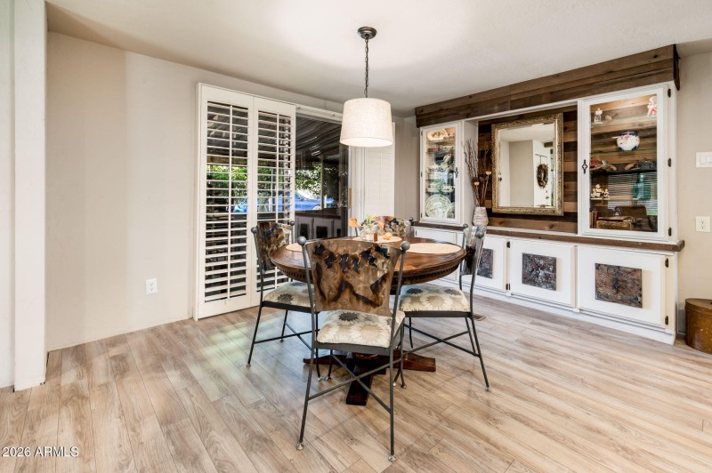 3508 E Beverly Ln - MLS-15