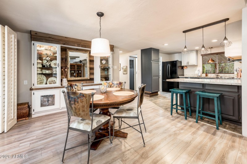 3508 E Beverly Ln - MLS-17