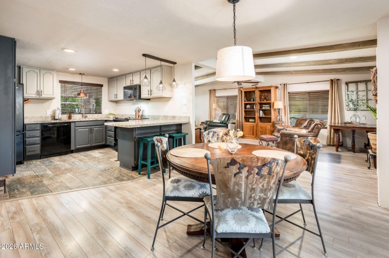 3508 E Beverly Ln - MLS-18