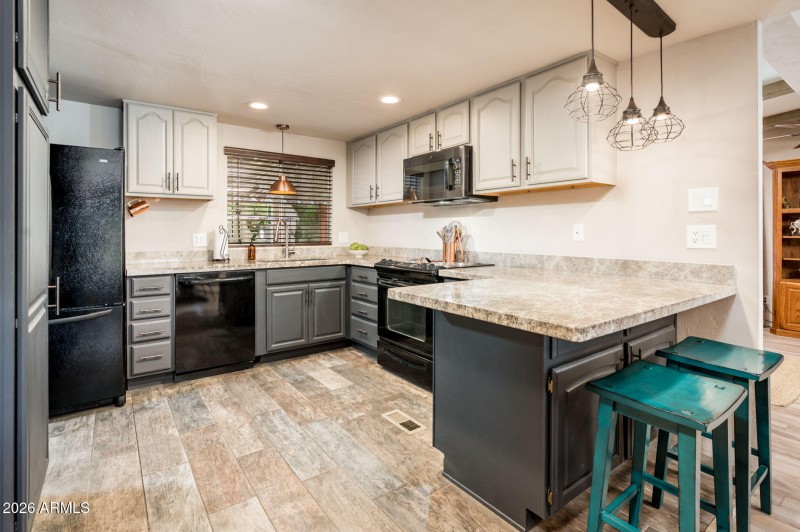 3508 E Beverly Ln - MLS-19