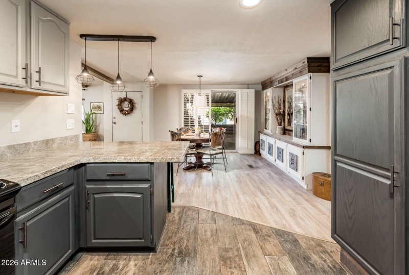 3508 E Beverly Ln - MLS-23