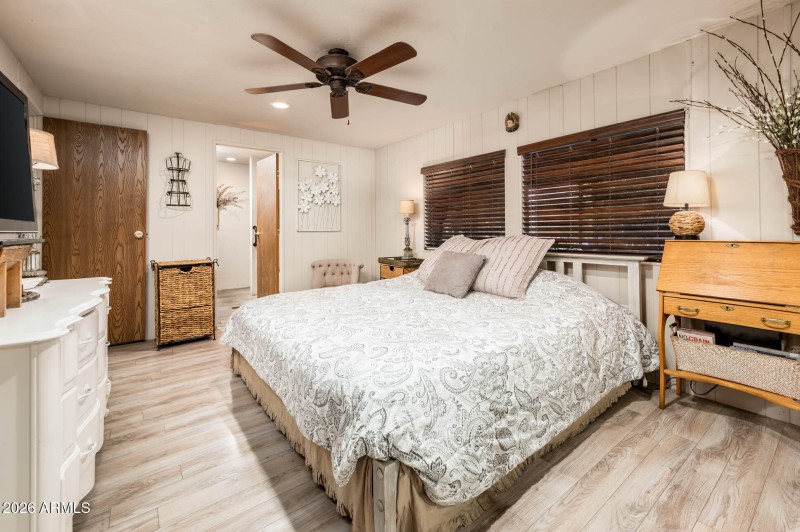 3508 E Beverly Ln - MLS-26