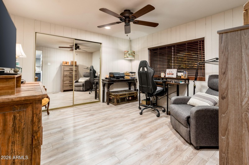 3508 E Beverly Ln - MLS-29