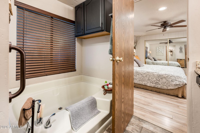 3508 E Beverly Ln - MLS-28