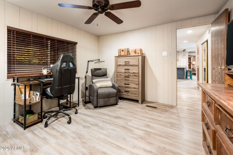 3508 E Beverly Ln - MLS-31