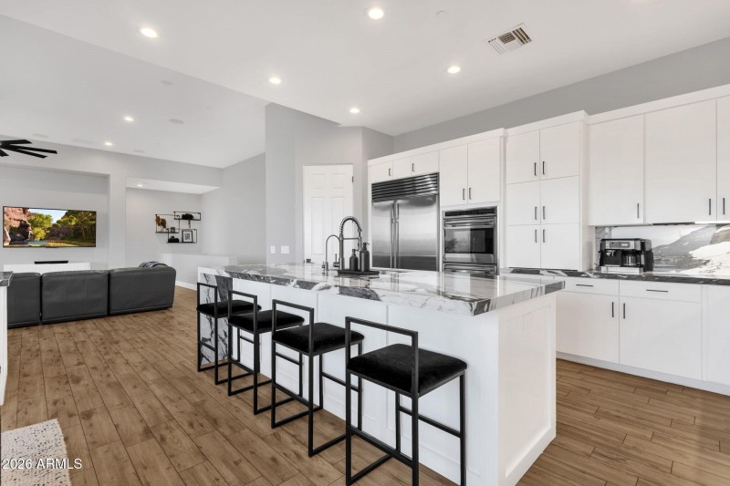 020_Breakfast Bar Seating