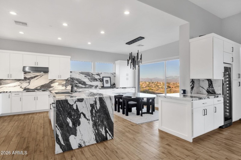 021_Kitchen And Dining