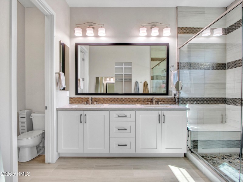 12-Primary-suite-(6)