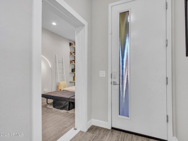 02-Entry-hall-&-Murrphy-door-to-bedroom-