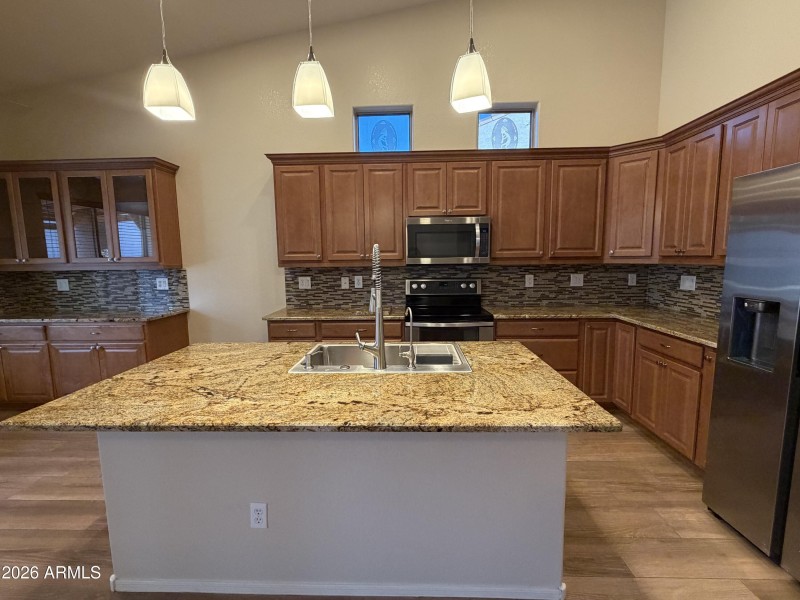 Kitchen Island w/Breakfast BarKitch