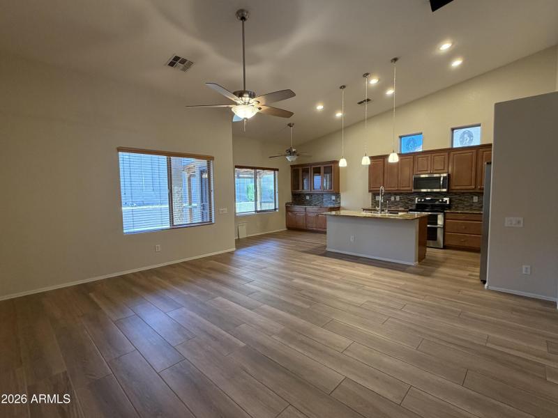 Spacious Family Rm & Kitchen