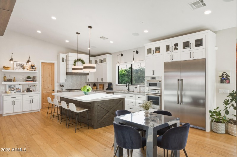 10_5302 n 68th pl-10