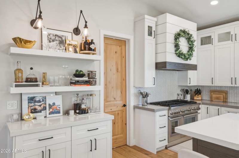 15_5302 n 68th pl-15