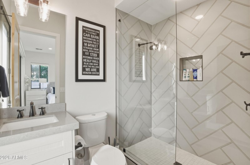 22_5302 n 68th pl-22