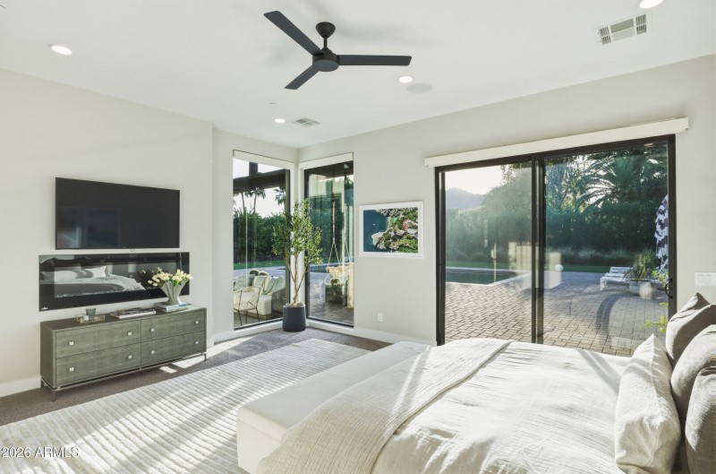 25_5302 n 68th pl-25