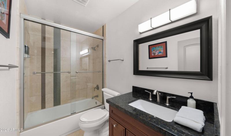 Upstairs Full Bathroom