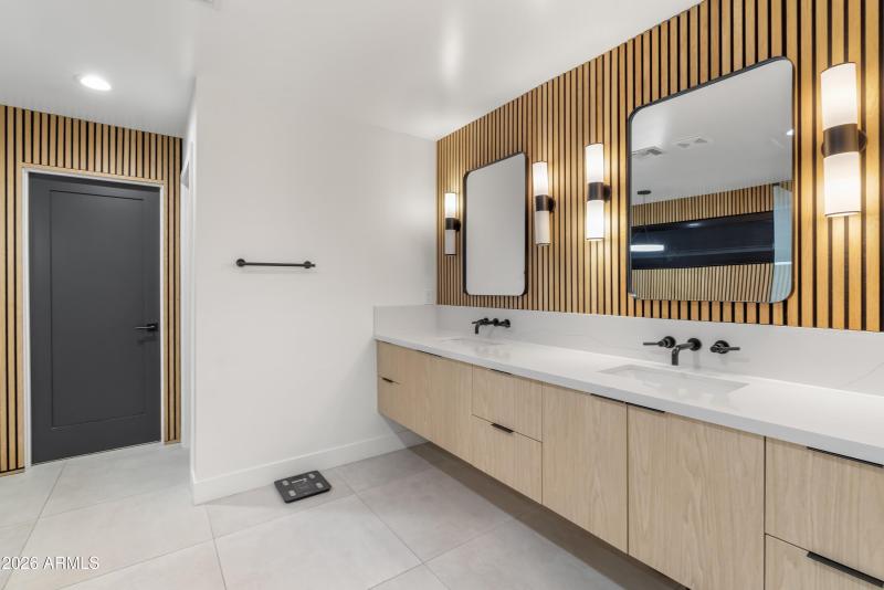 045_Primary Bathroom