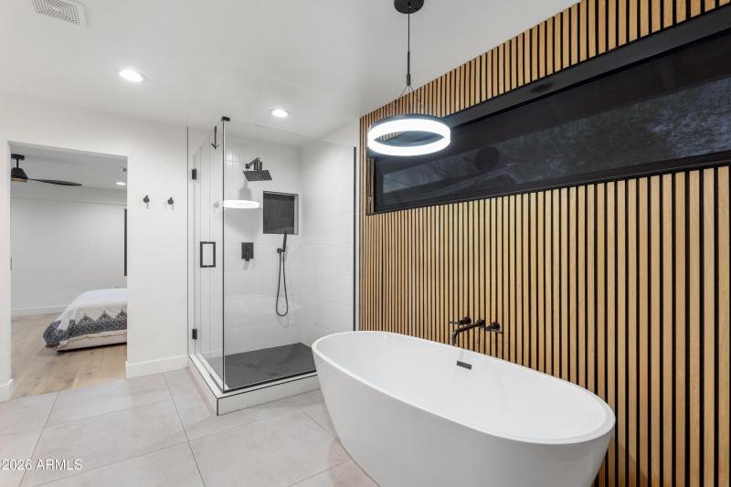 050_Primary Bathroom