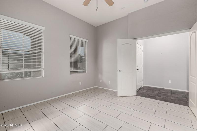 ownstaira Bedroom/Office