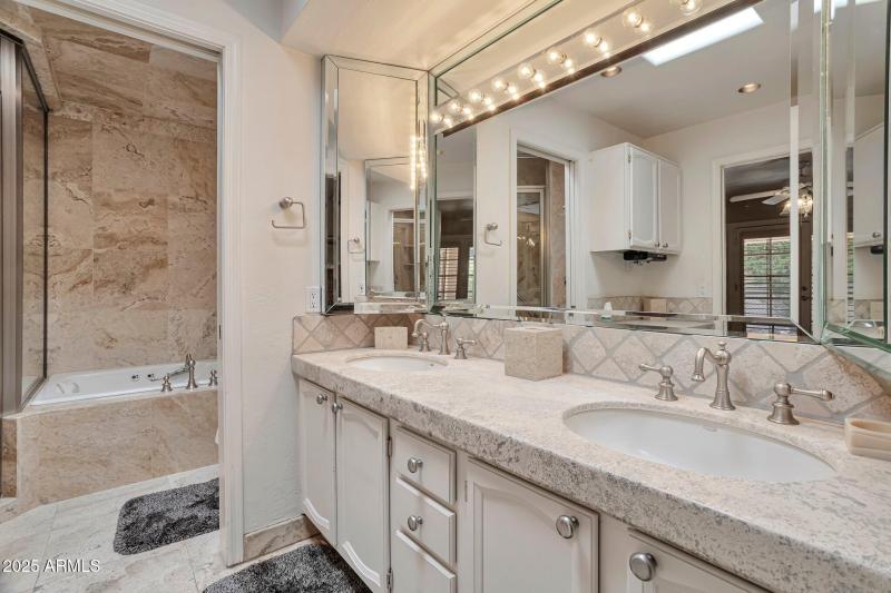 Primary bath - dual sinks/walk-in closet