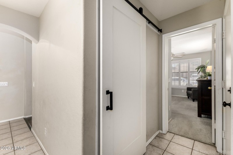 LAUNDRY RM BARN DOOR