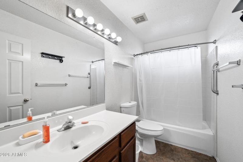 023__5424 E Emerald Ave