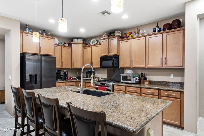 007__2482 W Arroyo Way