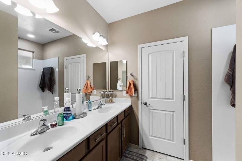 012__2482 W Arroyo Way