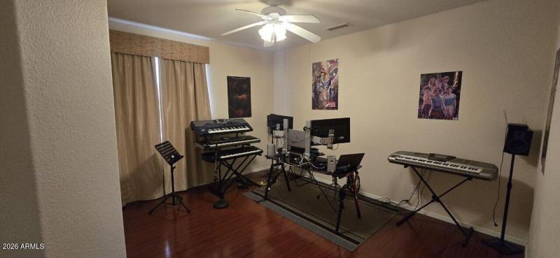 photo_4938611284413361798_y