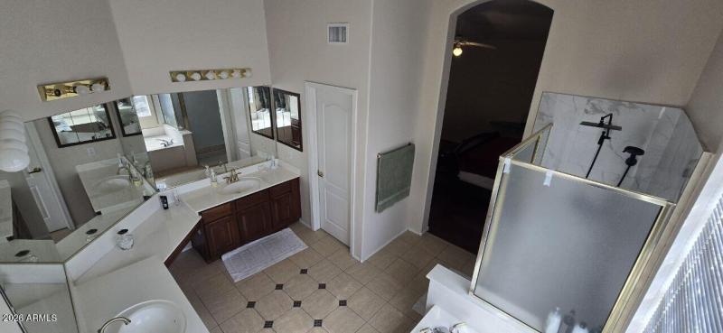 photo_4938611284413361830_y