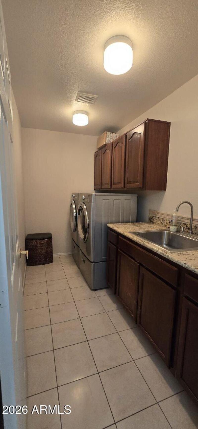 photo_4938611284413361841_y