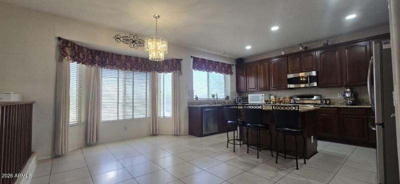 photo_4938611284413361847_y