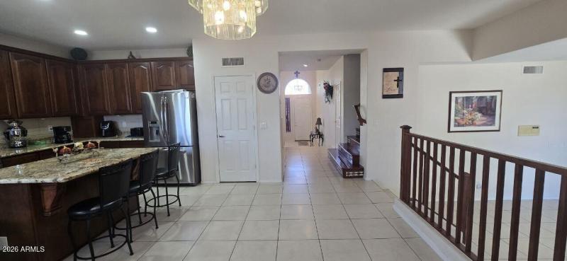 photo_4938611284413361851_y